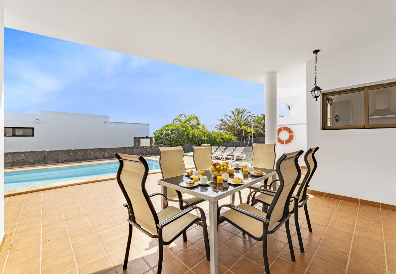 Villa in Playa Blanca - Villa Noa by Escape Home 