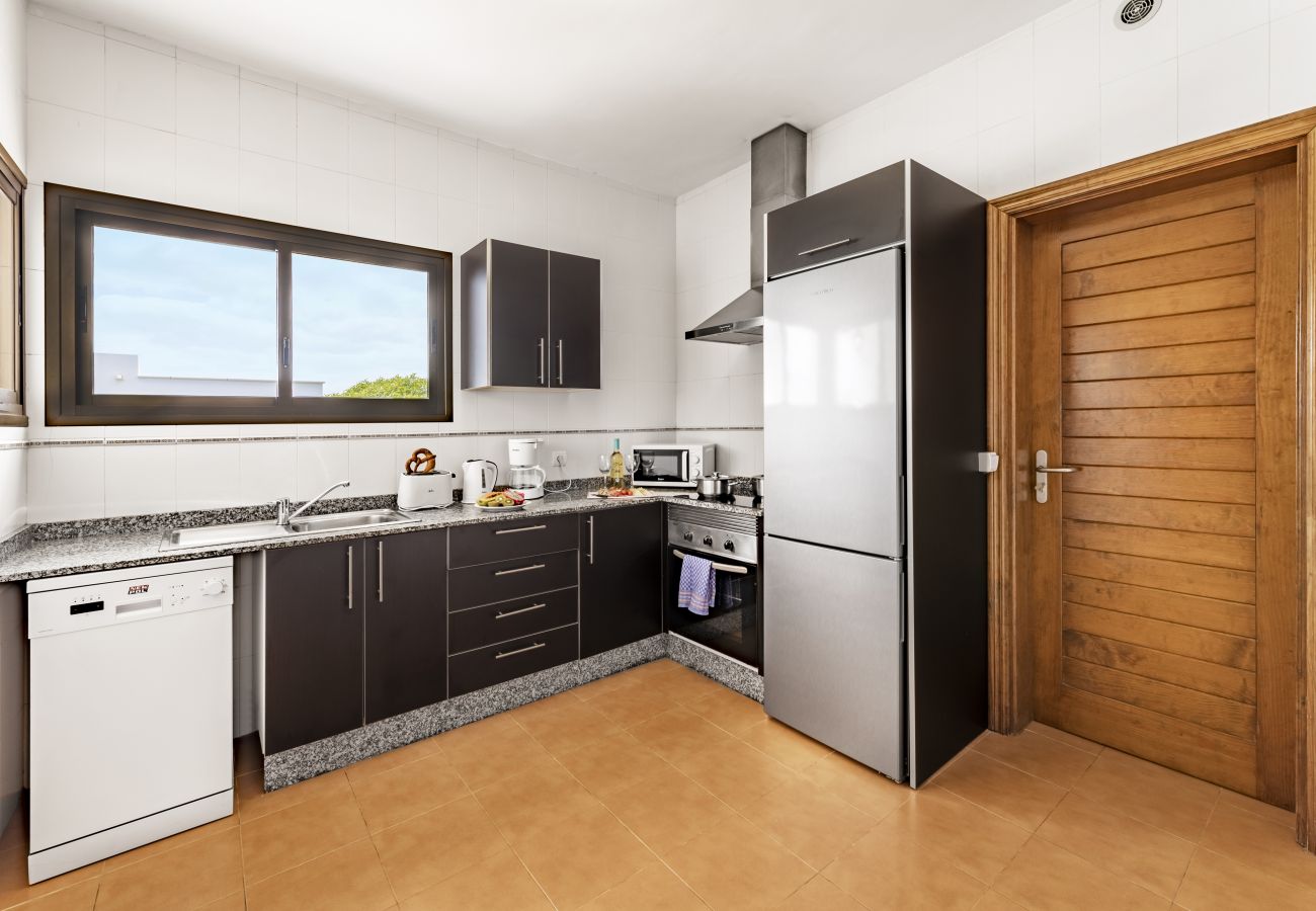 Villa in Playa Blanca - Villa Noa by Escape Home 