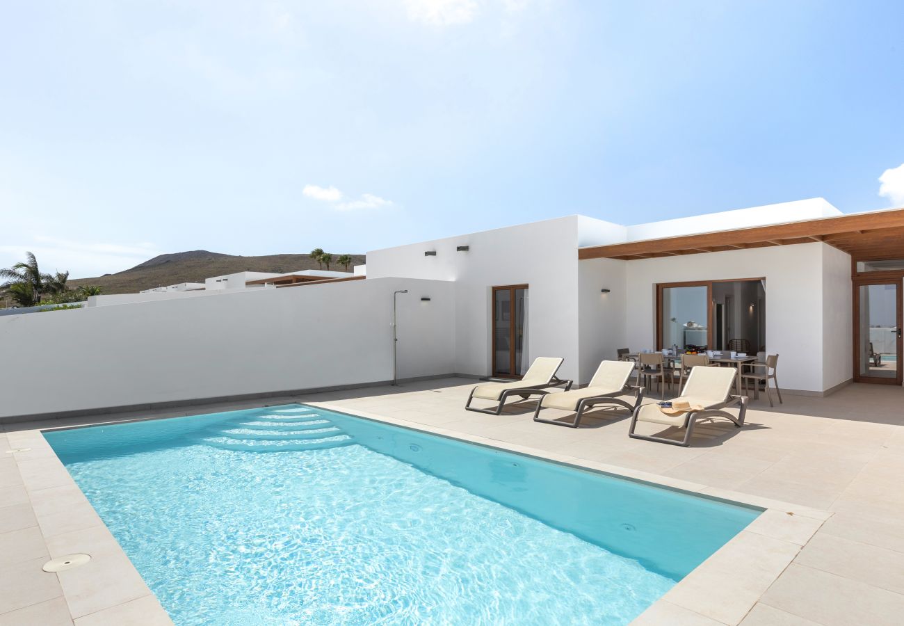 Villa in Playa Blanca - Villa Los Altos Alene 10B by Escape Home