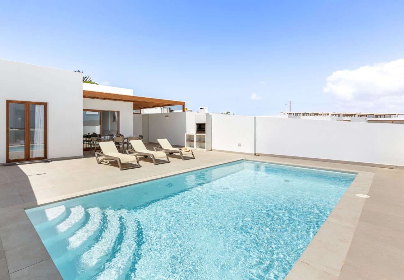 Villa in Playa Blanca - Villa Los Altos Alene 10B by Escape Home