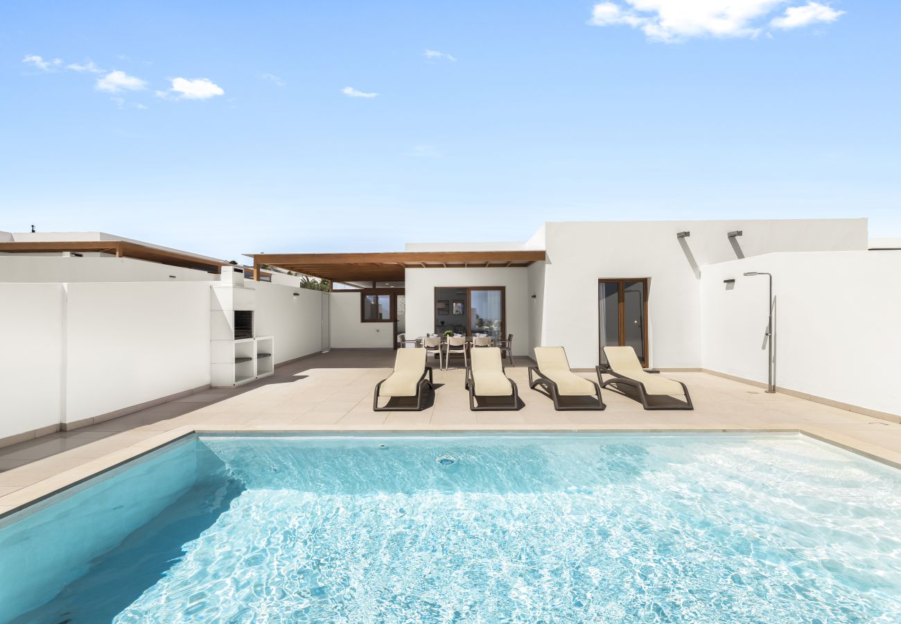 Villa in Playa Blanca - Villa Los Altos Aloe 7B by Escape Home