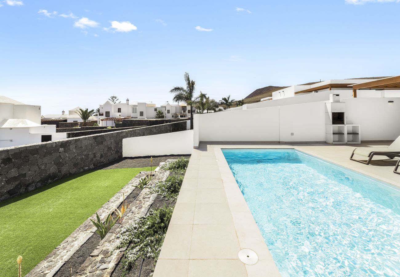Villa in Playa Blanca - Villa Los Altos Aloe 7B by Escape Home
