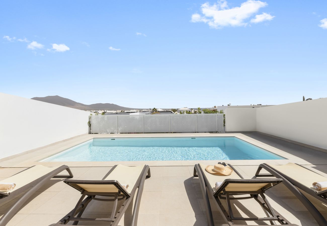 Villa in Playa Blanca - Villa Los Altos Anane 10A by Escape Home