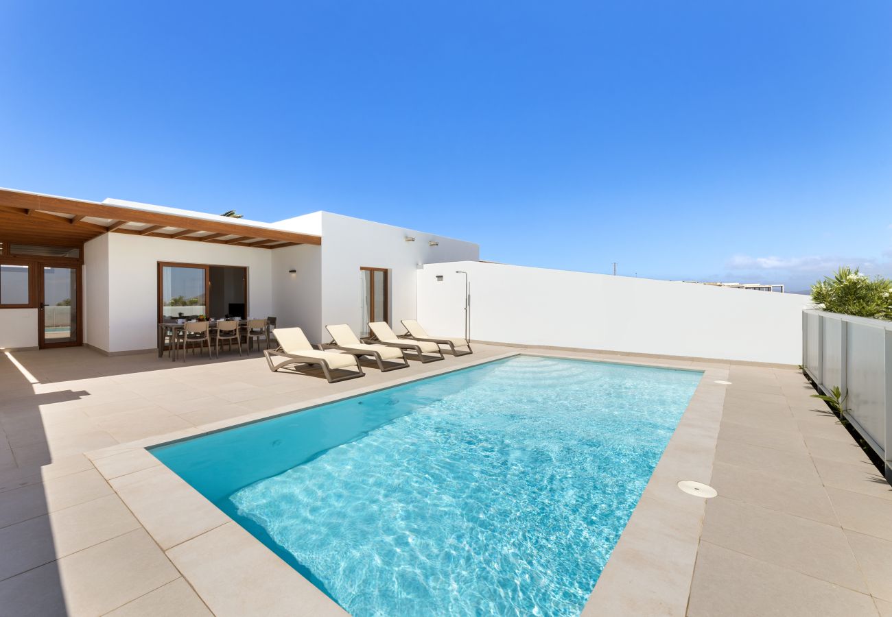 Villa in Playa Blanca - Villa Los Altos Blanca 8A by Escape Home