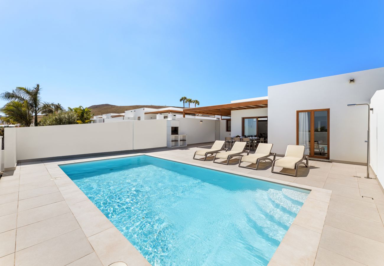 Villa in Playa Blanca - Villa Los Altos Blanca 8A by Escape Home