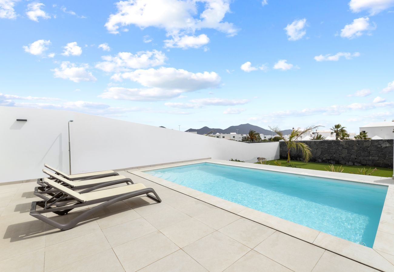 Villa in Playa Blanca - Villa Los Altos Brisa 11B by Escape Home 