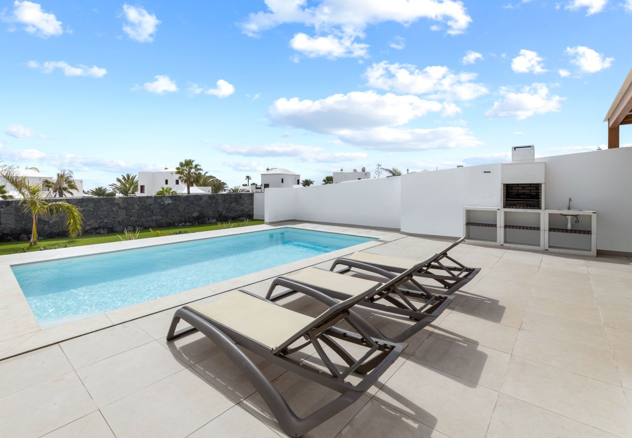 Villa in Playa Blanca - Villa Los Altos Brisa 11B by Escape Home 