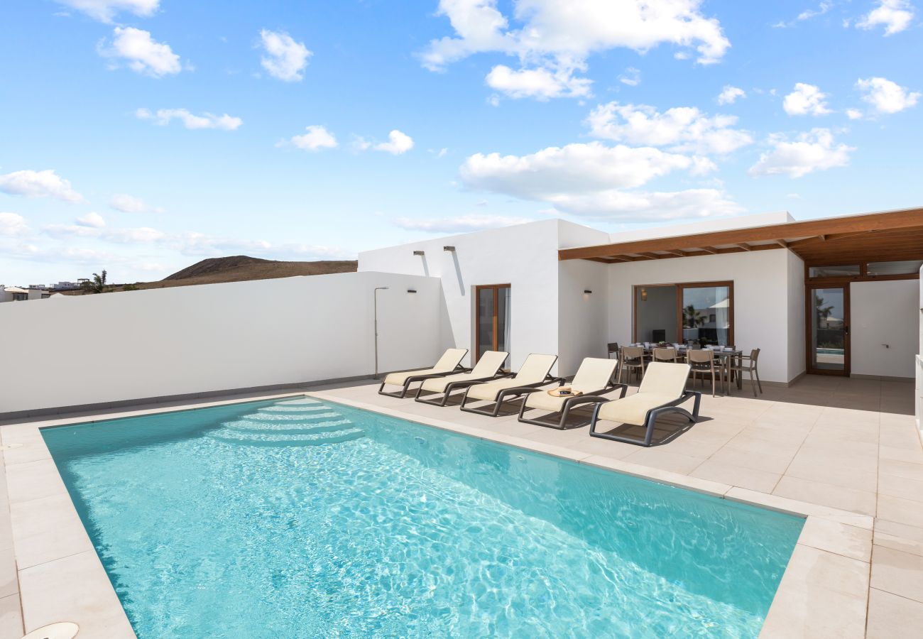 Villa in Playa Blanca -  Villa Los Altos Famara 11A by Escape Home 