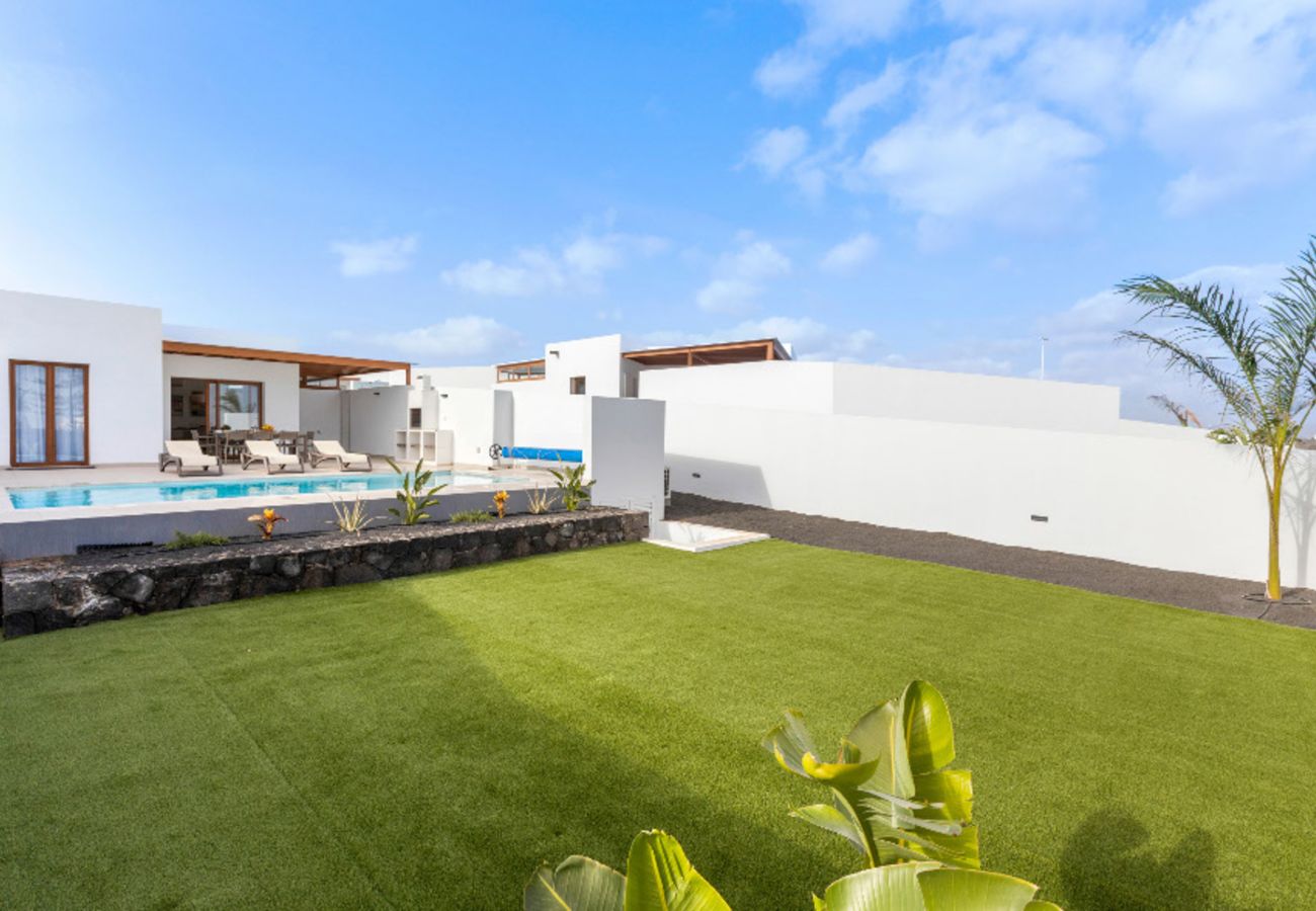 Villa in Playa Blanca - Villa Los Altos Gadea 9B by Escape Home