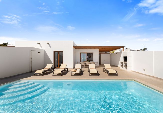 Villa in Playa Blanca - Villa Los Altos Lena 12B by Escape Home