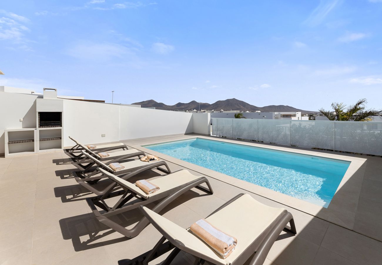 Villa in Playa Blanca - Villa Los Altos Lena 12B by Escape Home