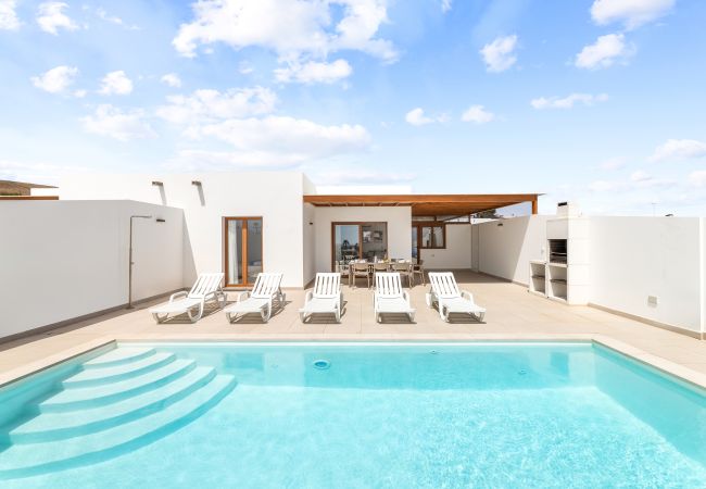 Villa in Playa Blanca - Villa Los Altos Tabaiba 7A by Escape Home