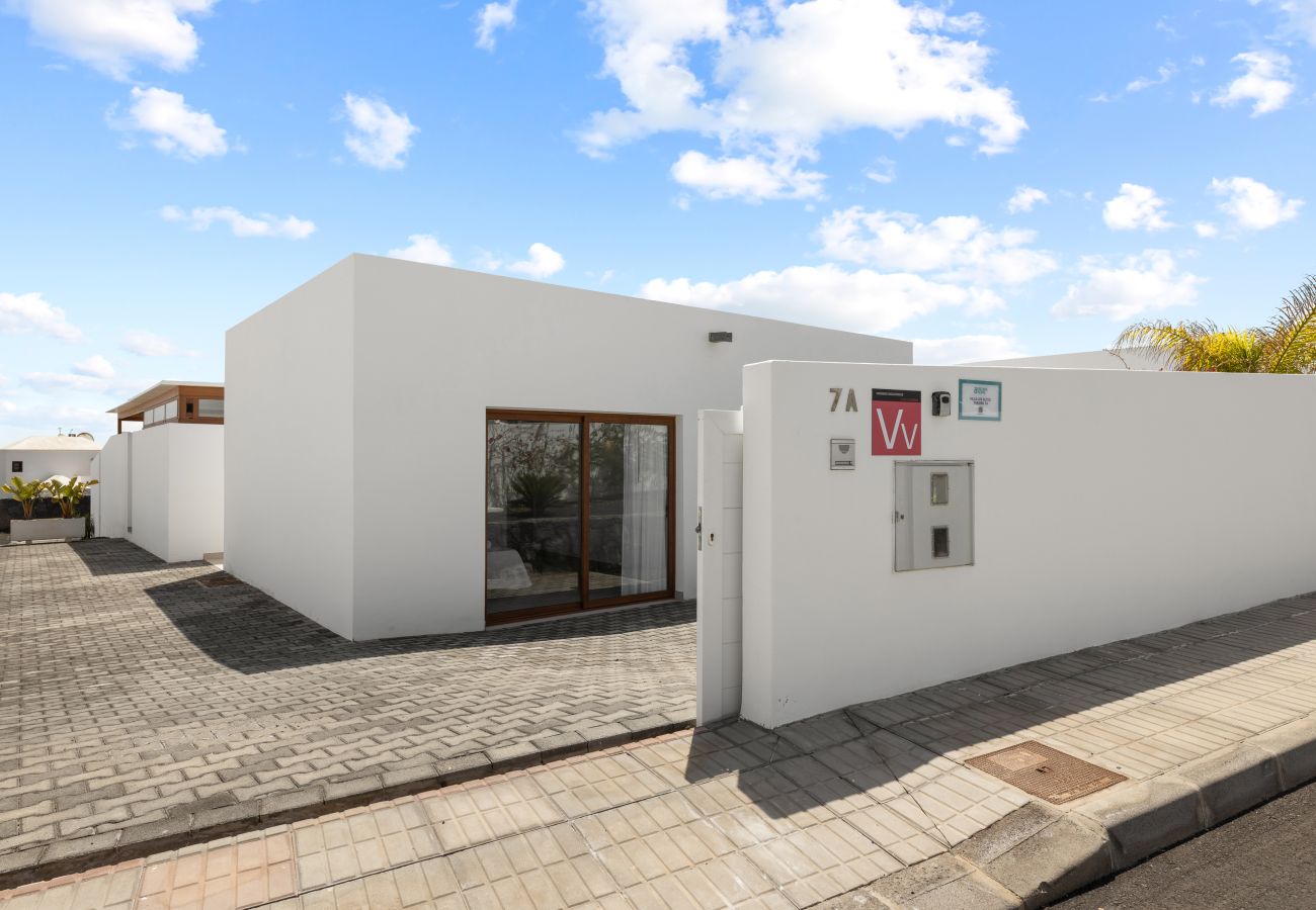 Villa in Playa Blanca - Villa Los Altos Tabaiba 7A by Escape Home