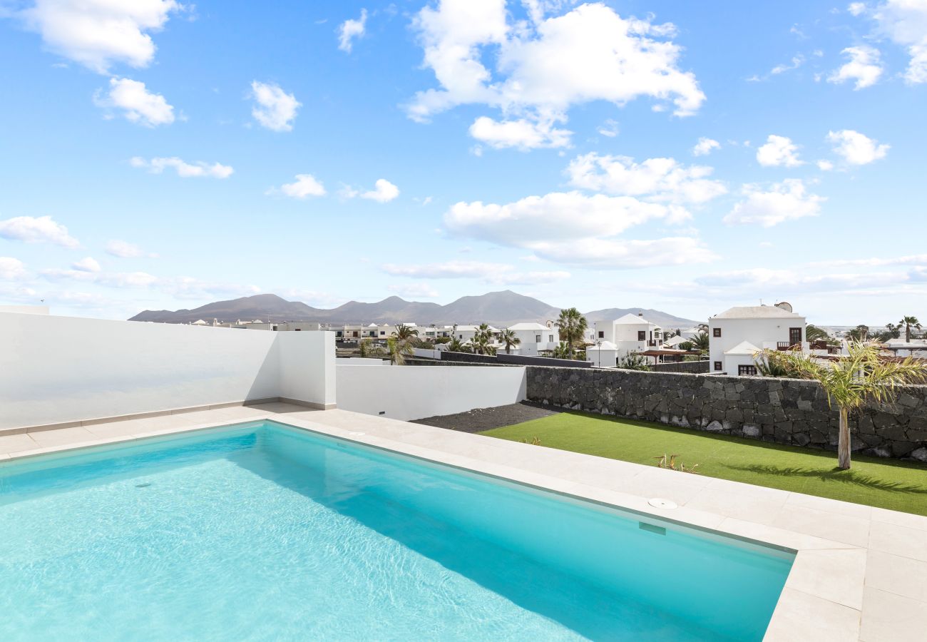 Villa in Playa Blanca - Villa Los Altos Tabaiba 7A by Escape Home