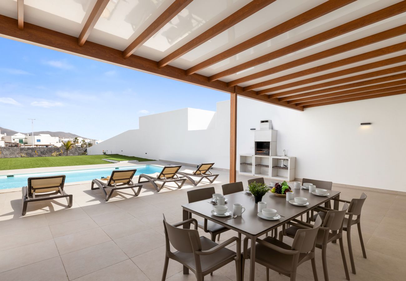 Villa in Playa Blanca - Villa Los Altos Anisa 13A by Escape Home