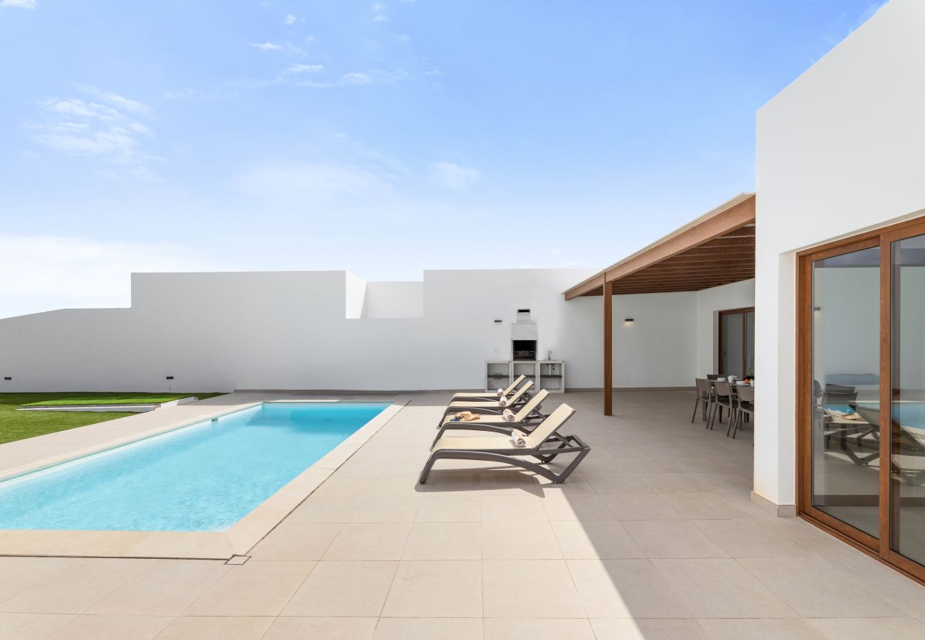 Villa in Playa Blanca - Villa Los Altos Anisa 13A by Escape Home