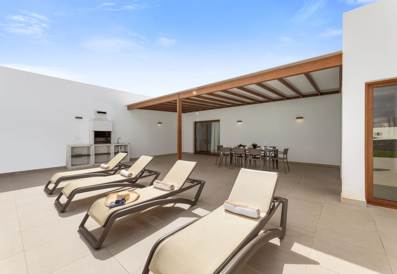 Villa in Playa Blanca - Villa Los Altos Anisa 13A by Escape Home