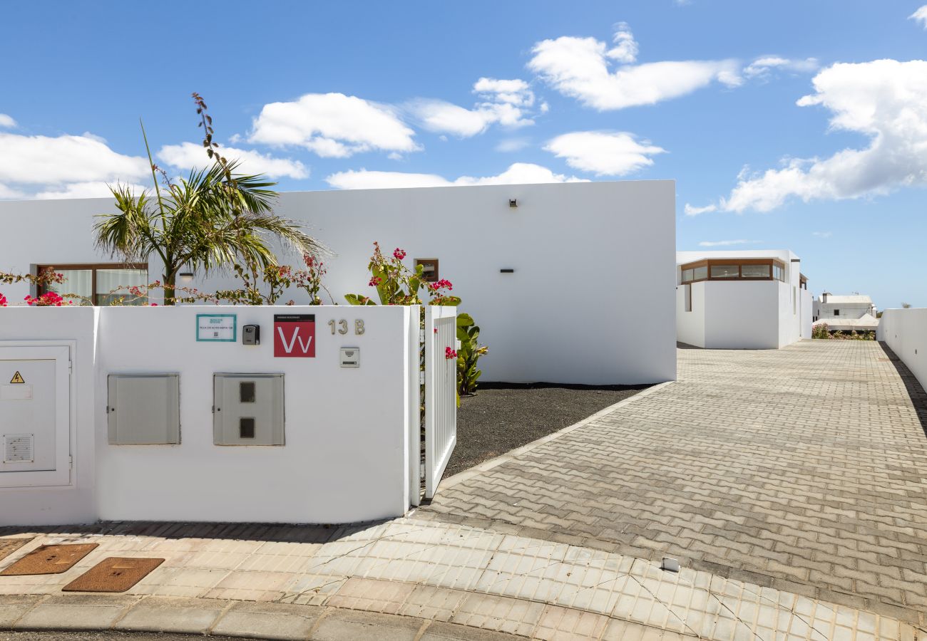 Villa in Playa Blanca - Villa Los Altos Navya 13B by Escape Home