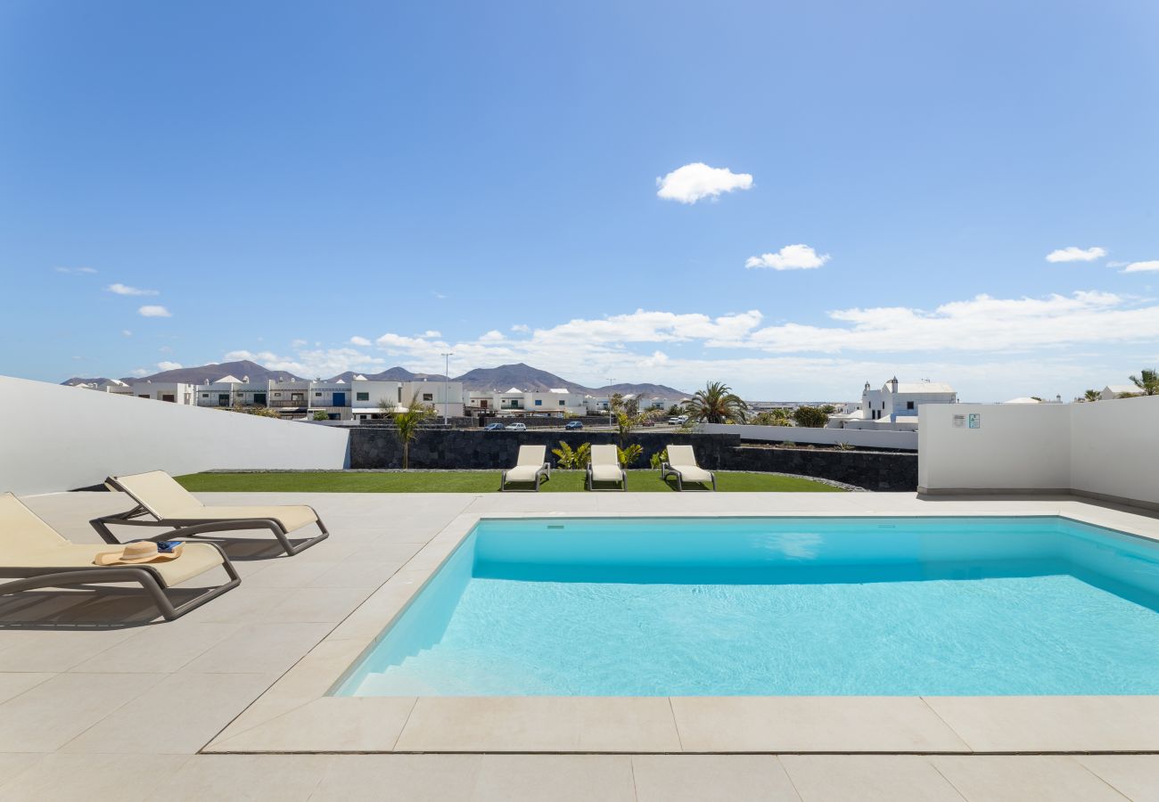 Villa in Playa Blanca - Villa Los Altos Navya 13B by Escape Home