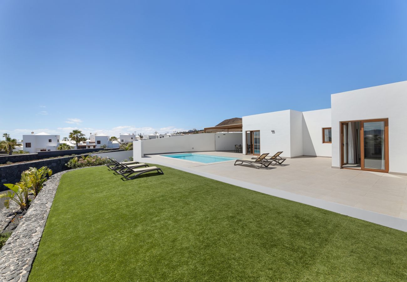 Villa in Playa Blanca - Villa Los Altos Navya 13B by Escape Home