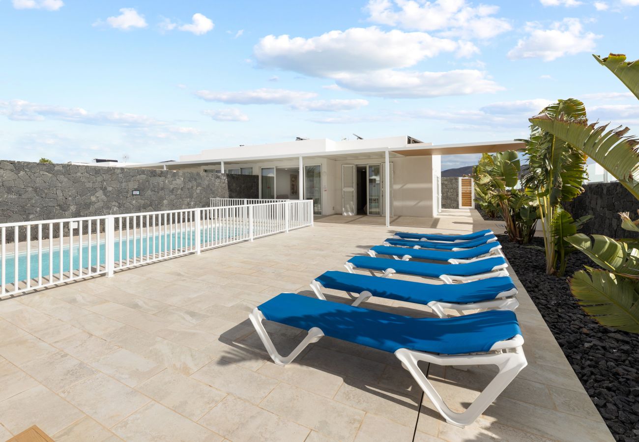 Villa in Playa Blanca - Casa Manuel By Escape Home