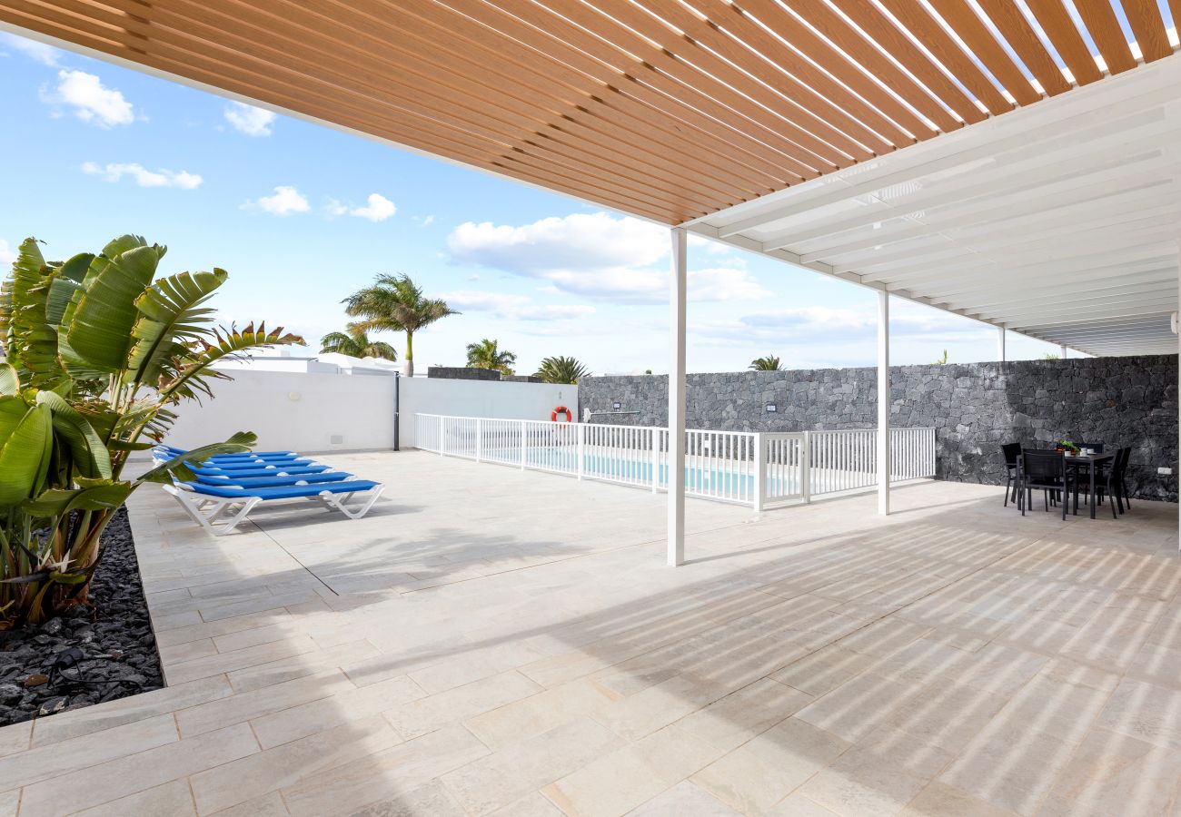 Villa in Playa Blanca - Casa Manuel By Escape Home