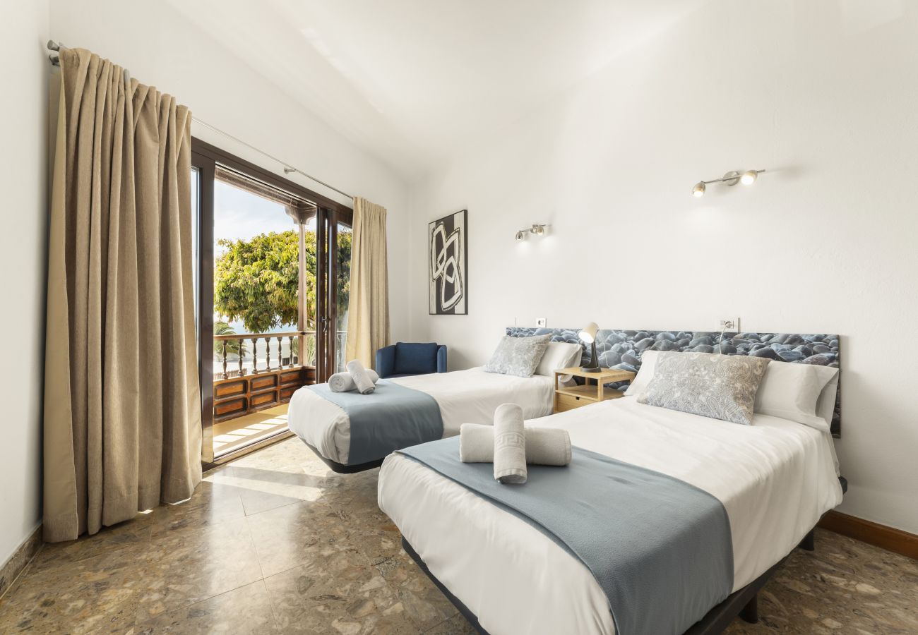 Villa in Puerto del Carmen - Villa Santa Rosa La Peñita by Escape Home