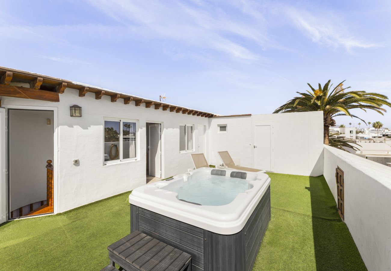 Villa in Puerto del Carmen - Villa Santa Rosa La Peñita by Escape Home