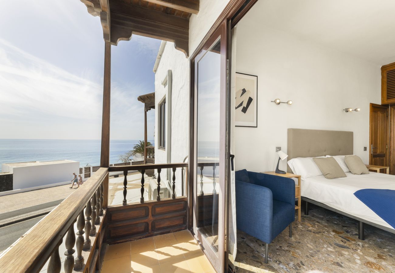 Villa in Puerto del Carmen - Villa Santa Rosa La Peñita by Escape Home