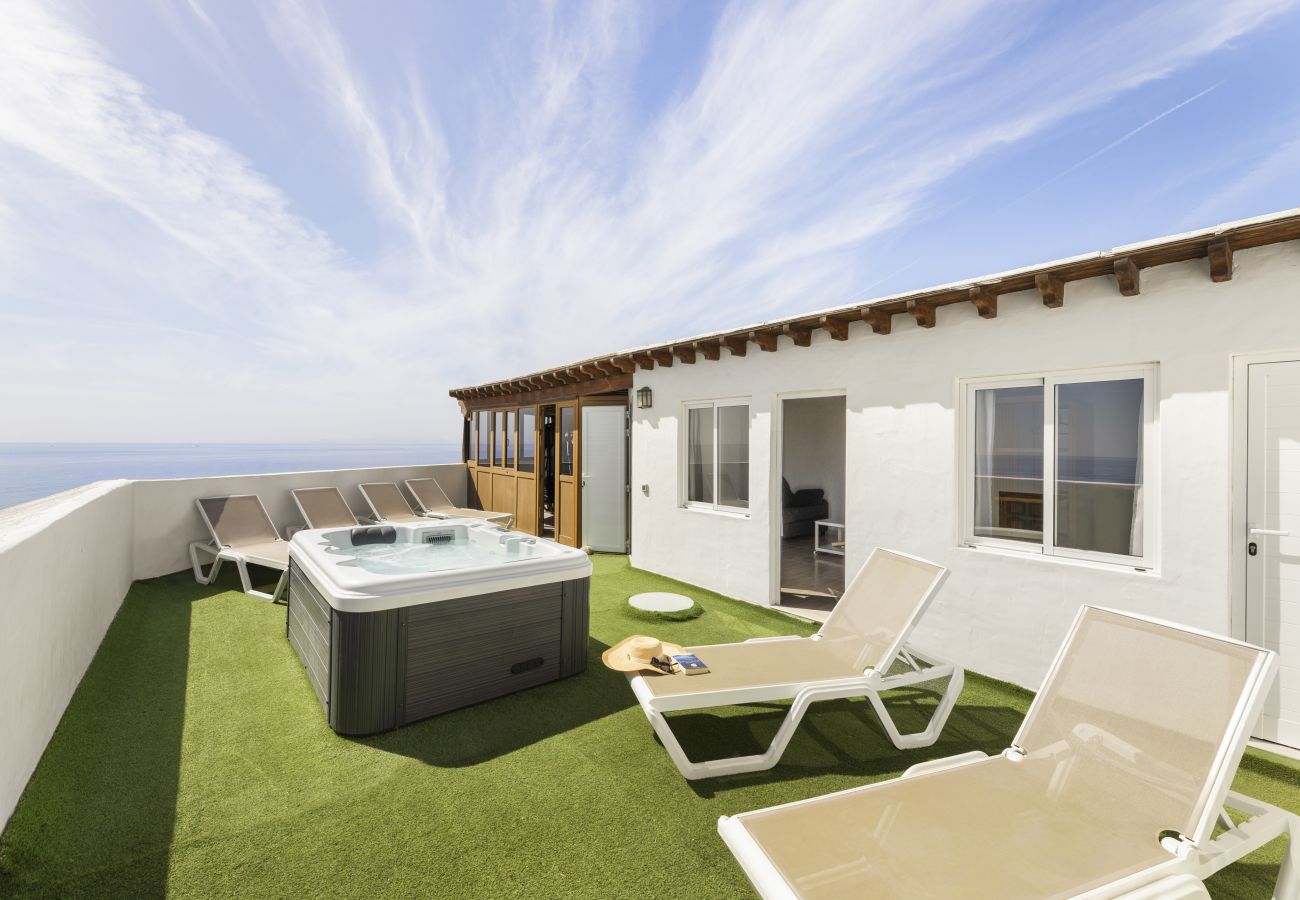 Villa in Puerto del Carmen - Villa Santa Rosa La Peñita by Escape Home