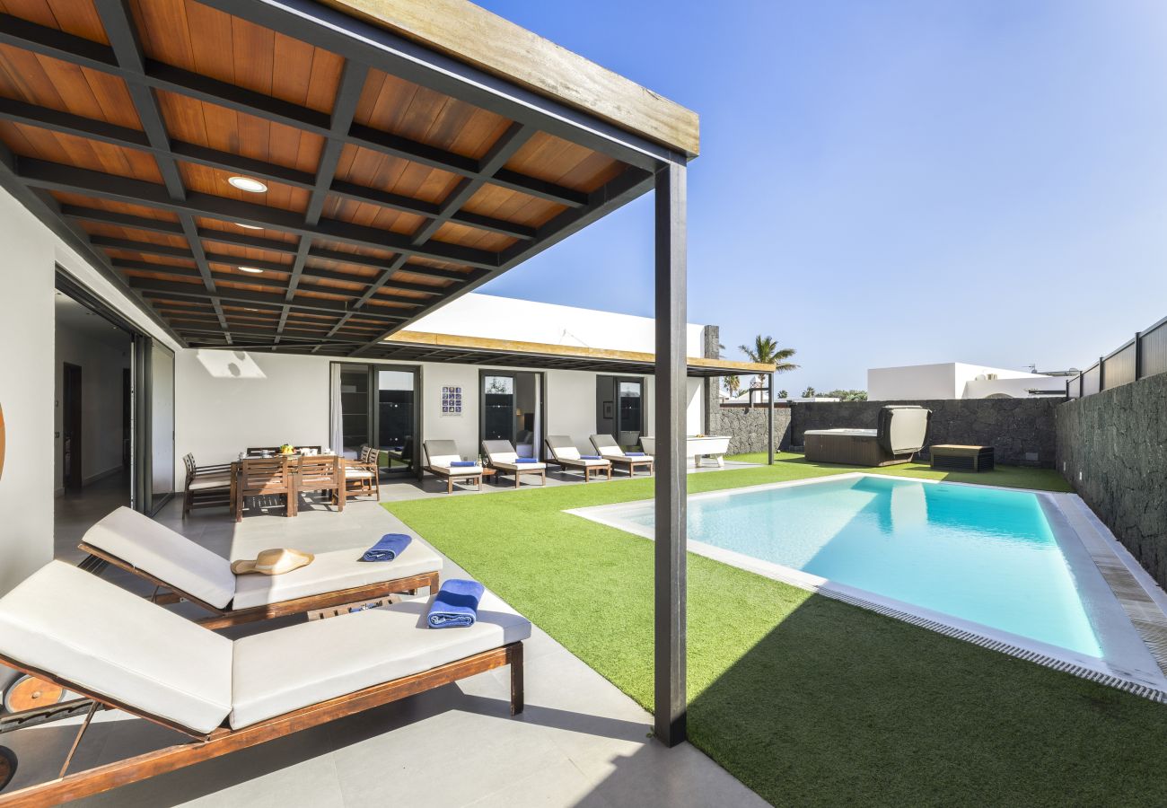 Villa in Puerto del Carmen - Casa Jimena by Escape Home