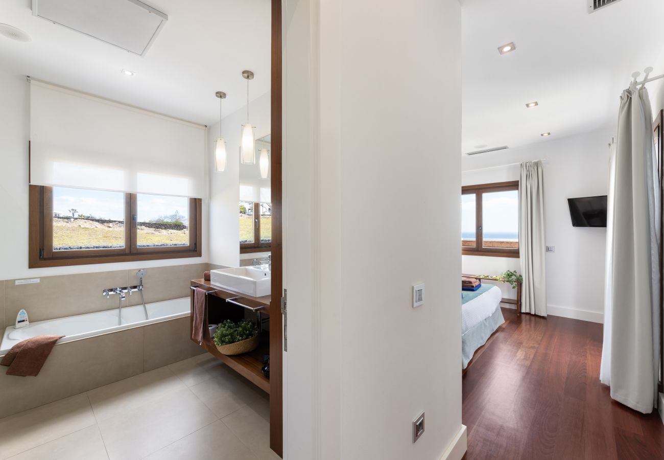 Villa in Puerto Calero - Casa Carlota by Escape Home