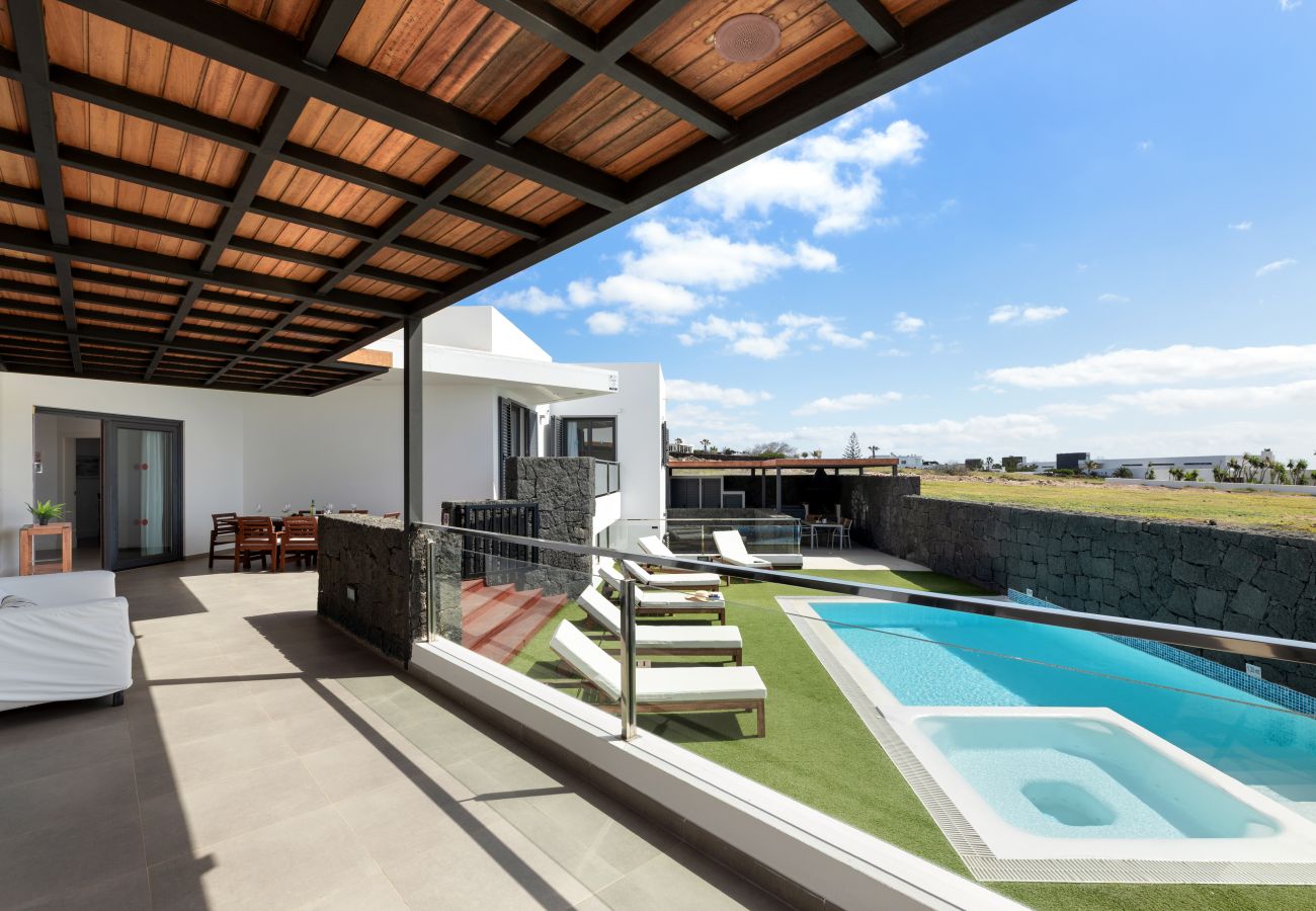 Villa in Puerto Calero - Casa Carlota by Escape Home
