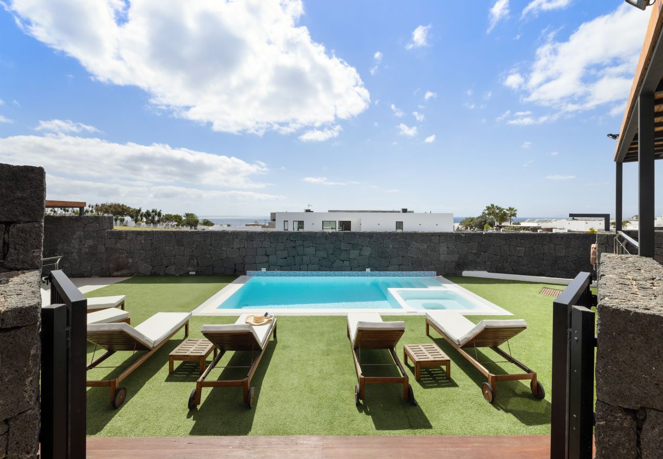 Villa in Puerto Calero - Casa Carlota by Escape Home