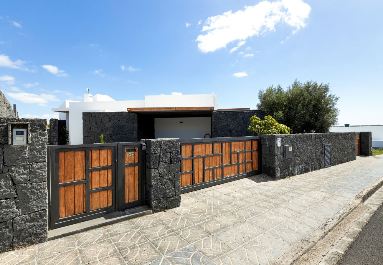Villa in Puerto Calero - Casa Carlota by Escape Home