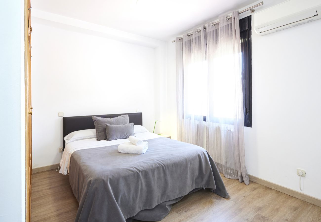 Apartment in Madrid - Santa Rosa Madrid 201 by Escape Home