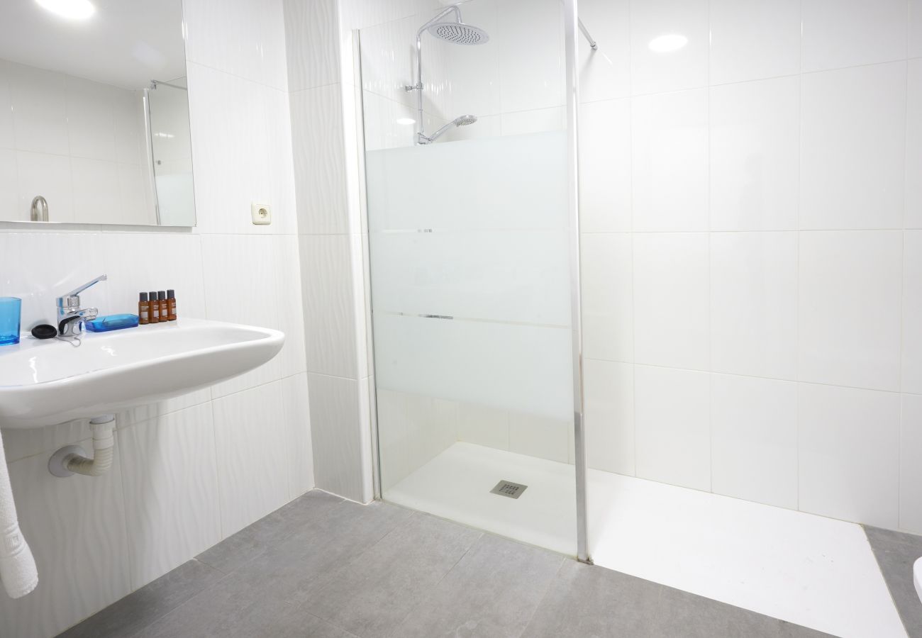 Apartment in Madrid - Santa Rosa Madrid 101 by Escape Home 