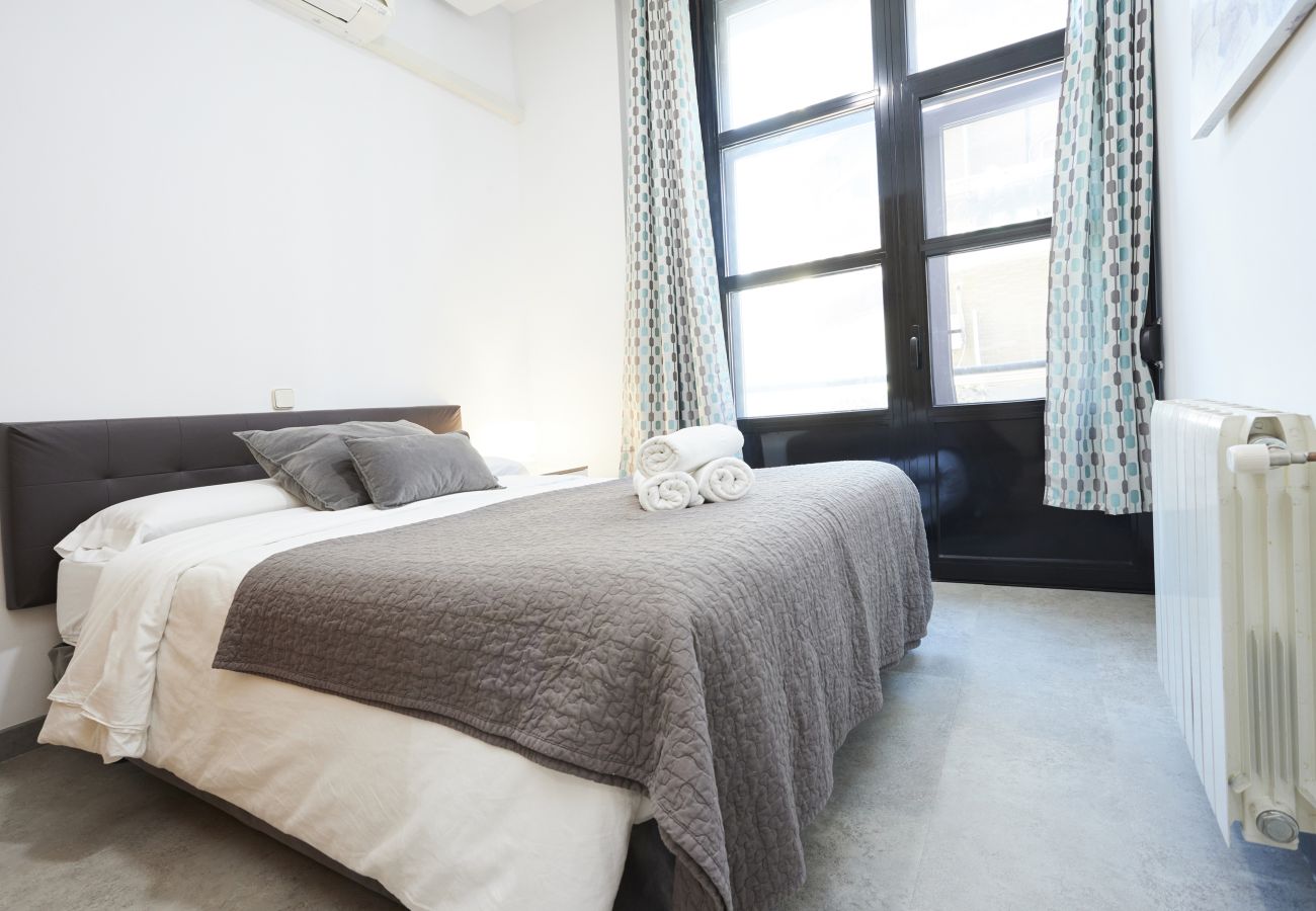 Apartment in Madrid - Santa Rosa Madrid 204 by Escape Home