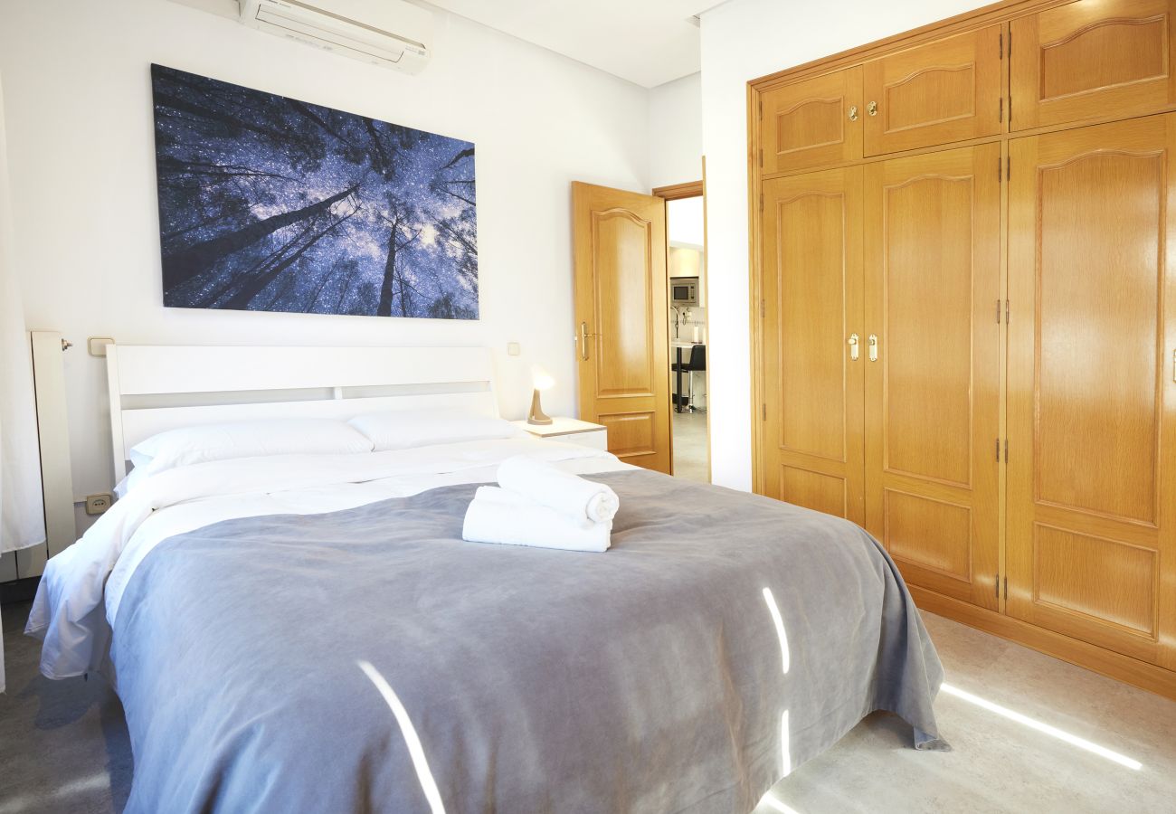 Apartment in Madrid - Santa Rosa Madrid 204 by Escape Home