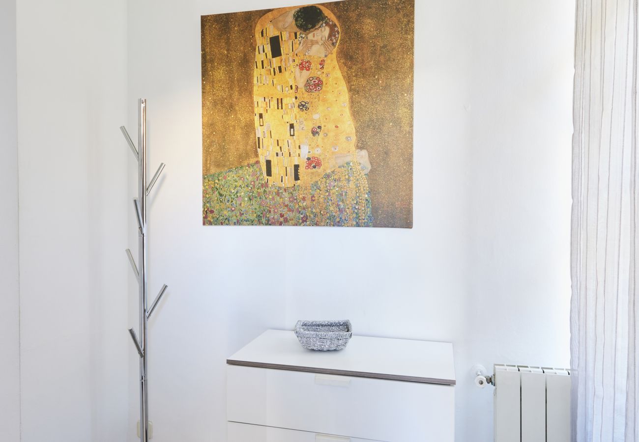 Apartment in Madrid - Santa Rosa Madrid 204 by Escape Home