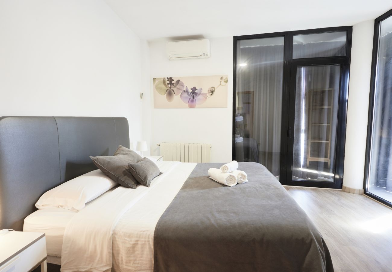 Apartment in Madrid - Santa Rosa Madrid 305 by Escape Home