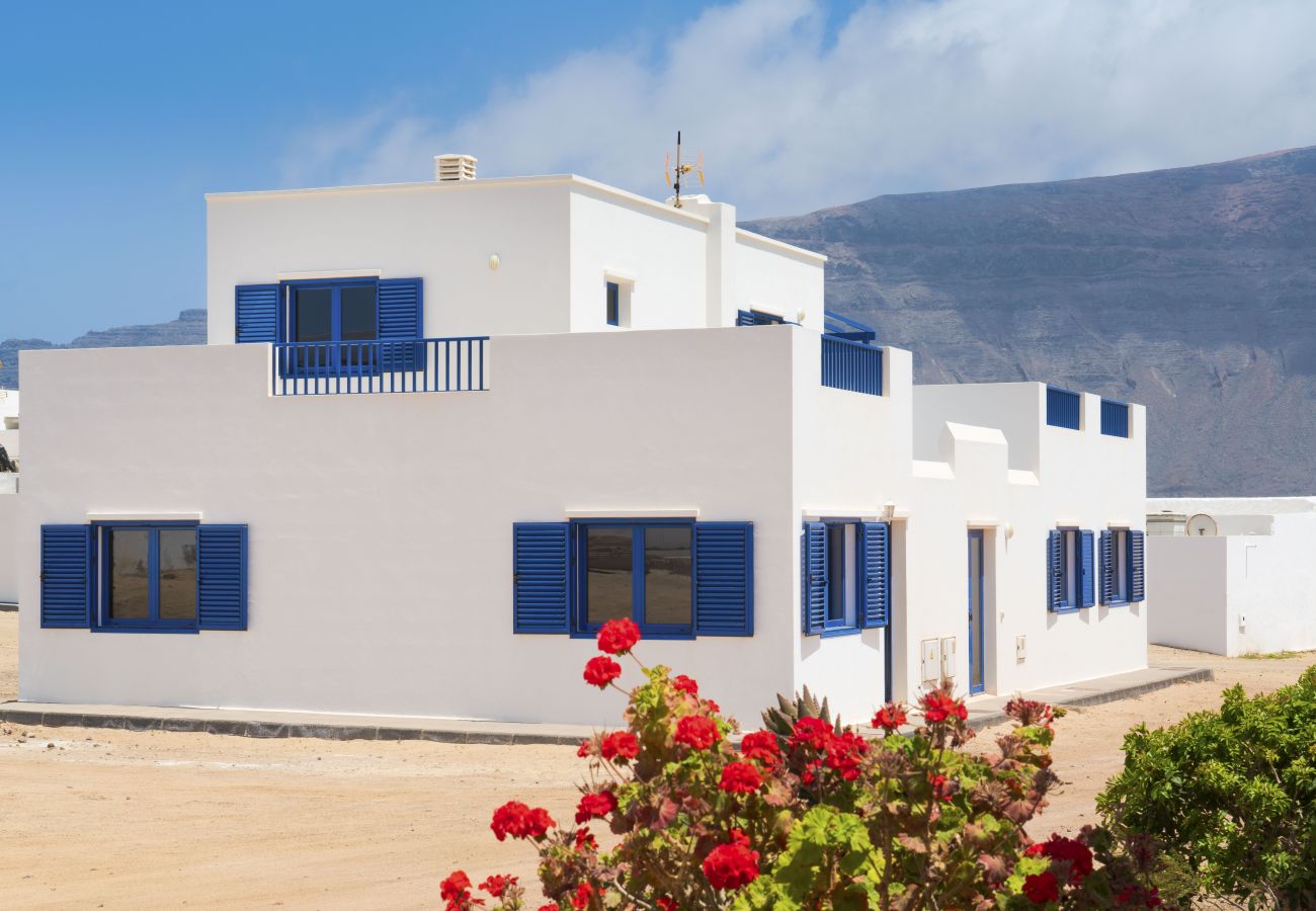 Apartment in La Graciosa - Apartmento Calima 3 by Escape Home
