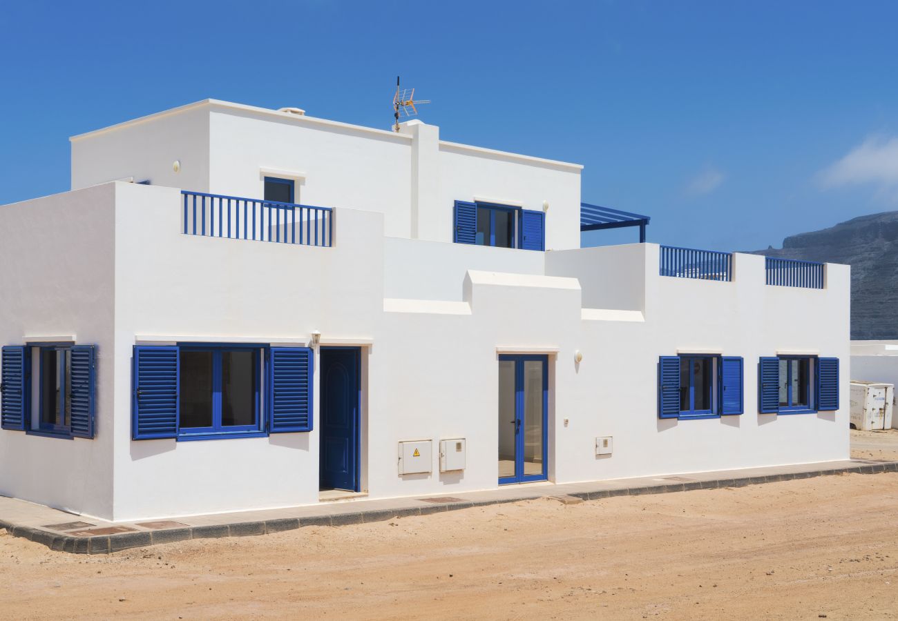 Apartment in La Graciosa - Apartmento Calima 3 by Escape Home