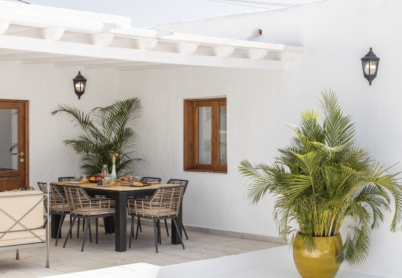 Villa in Puerto del Carmen - Villa Roseta by Escape Home