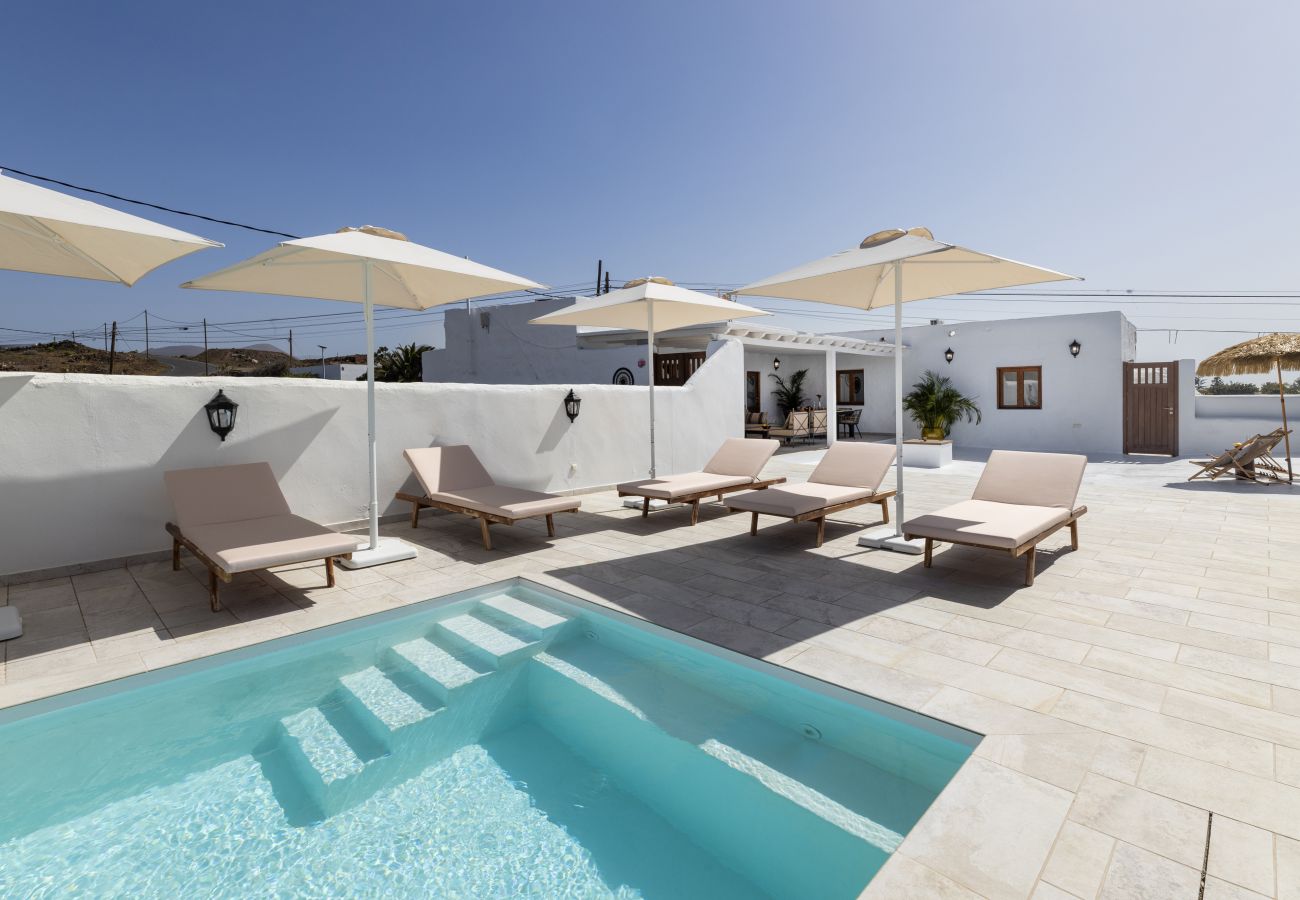 Villa in Puerto del Carmen - Villa Roseta by Escape Home