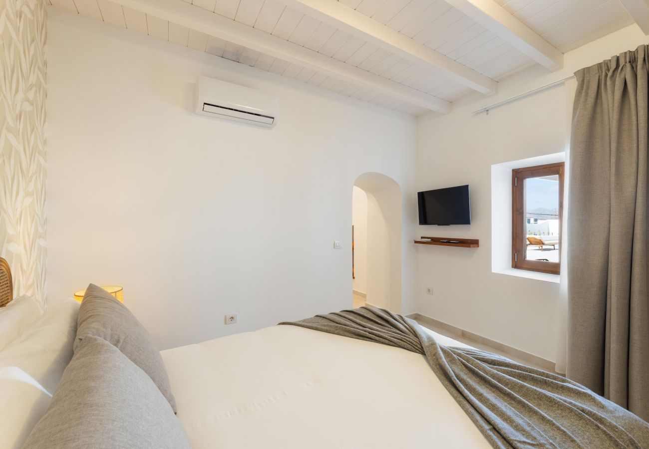 Villa in Puerto del Carmen - Villa Roseta by Escape Home