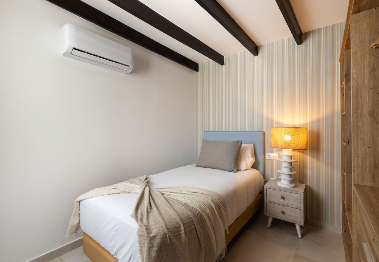 Apartment in Puerto del Carmen - Apartamento Roseta 2 by Escape Home