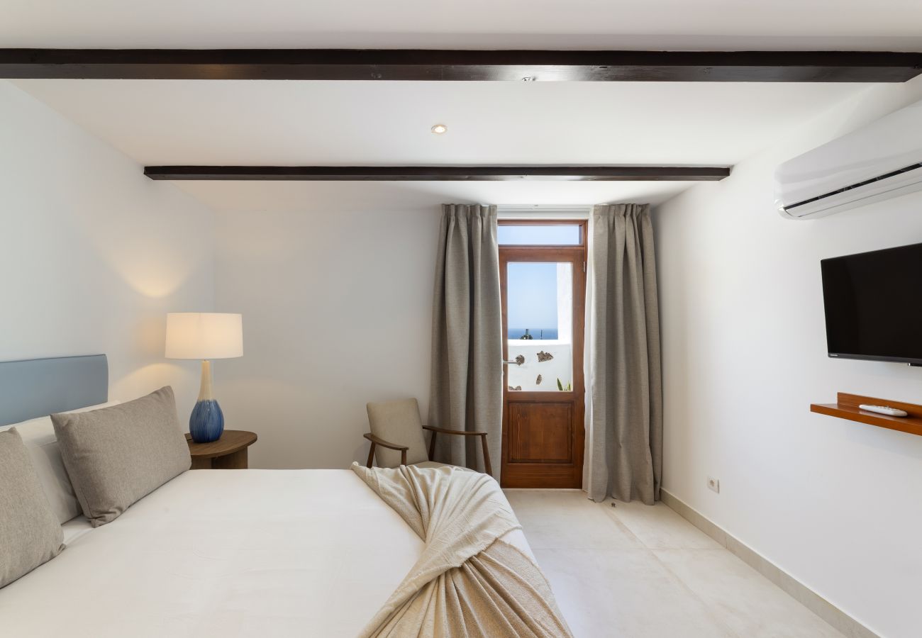 Apartment in Puerto del Carmen - Apartamento Roseta 2 by Escape Home