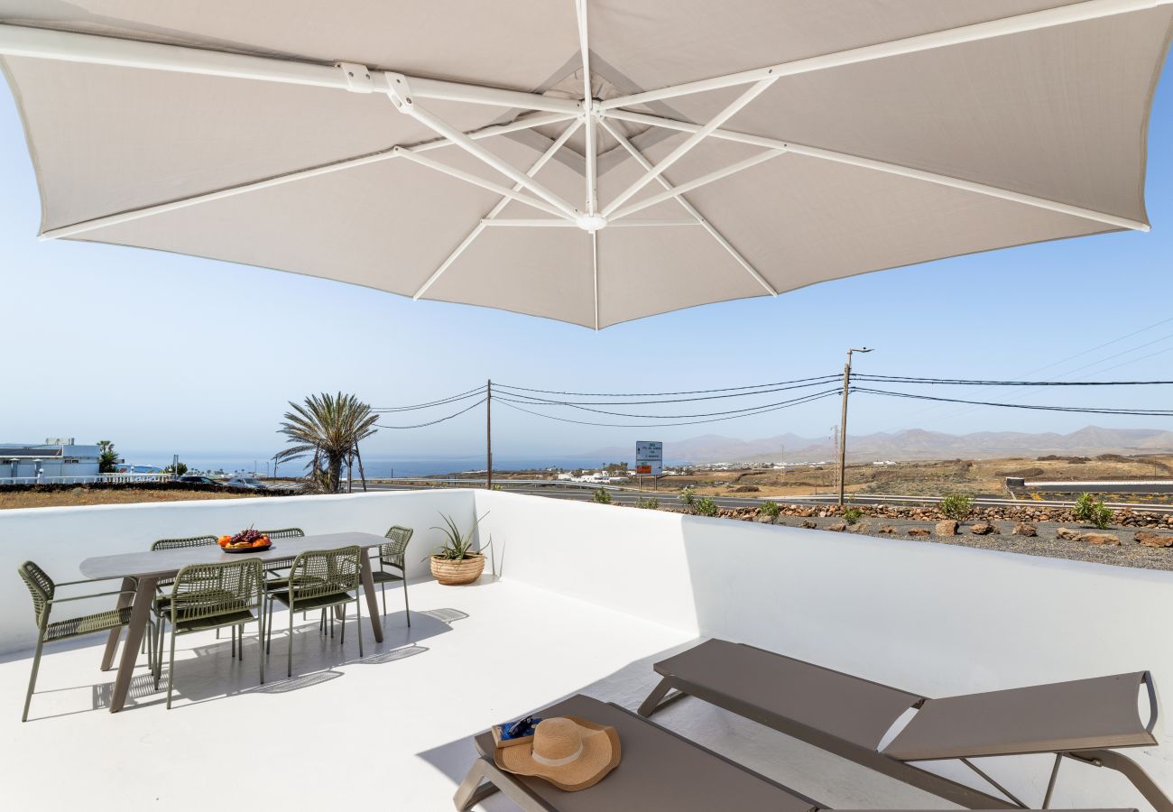 Apartment in Puerto del Carmen - Apartamento Roseta 2 by Escape Home