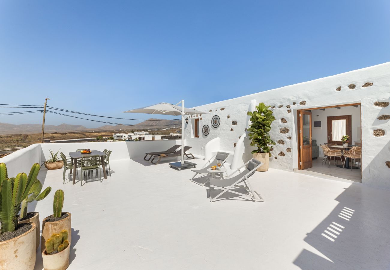 Apartment in Puerto del Carmen - Apartamento Roseta 2 by Escape Home